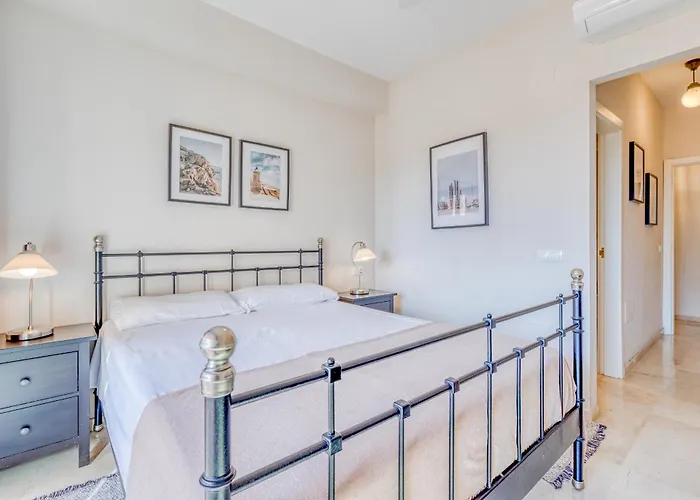 Apartamento Hanami La Fragata Garden 2 *